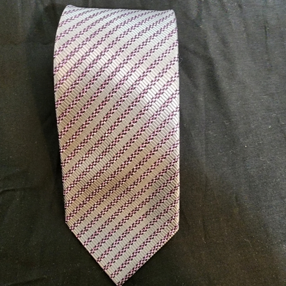 Vintage Cravatte Tie, microfiber.  Grey with purple, 58x3.5 in